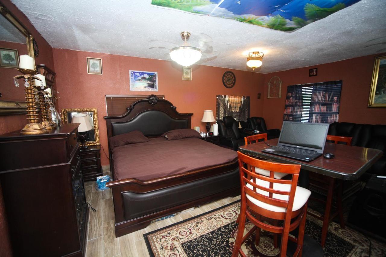 Beautiful Large Bedroom Орландо Екстериор снимка